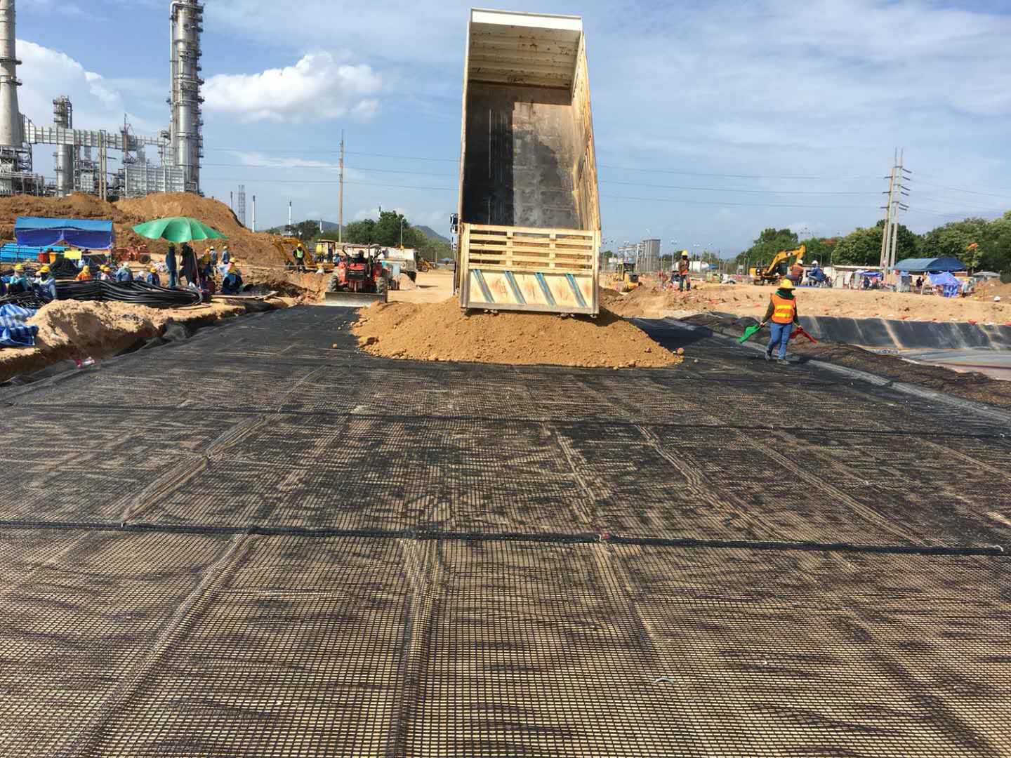 How To Use The Geogrid Improve The Road Strength and Reduce Road Reflection Cracking?